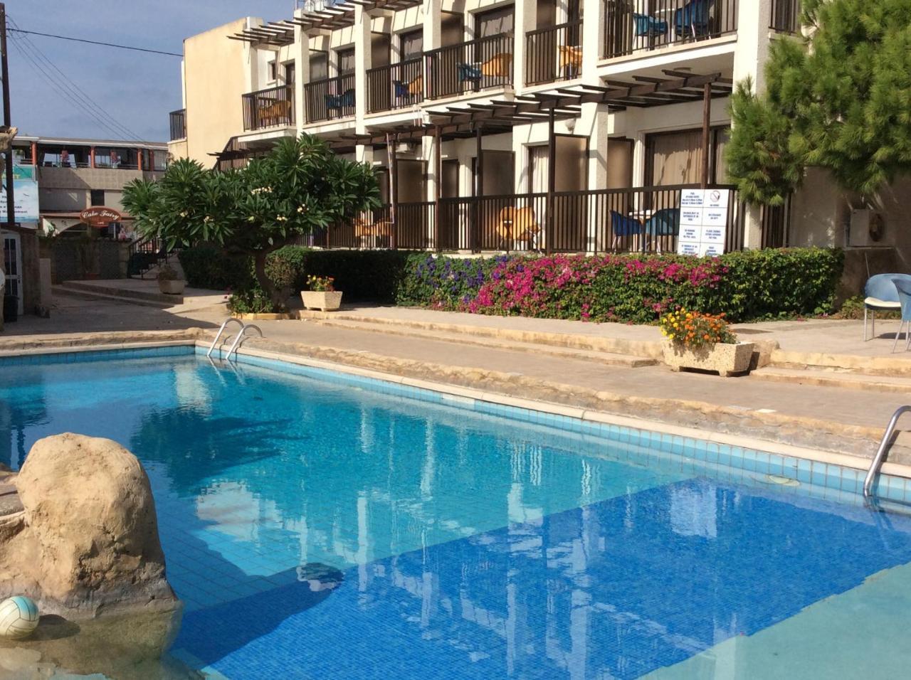 Kings Annex Aparthotel Пафос Екстериор снимка