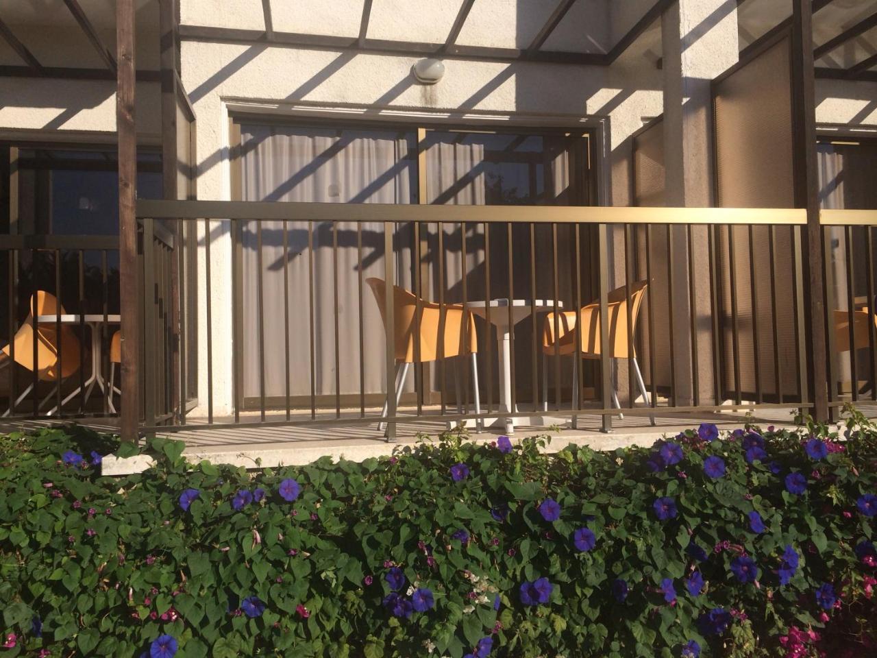 Kings Annex Aparthotel Пафос Екстериор снимка