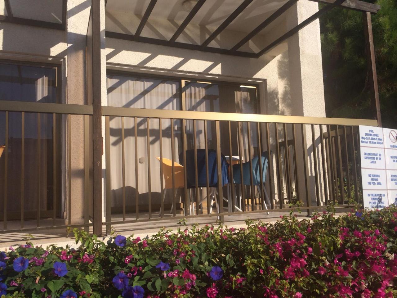 Kings Annex Aparthotel Пафос Екстериор снимка