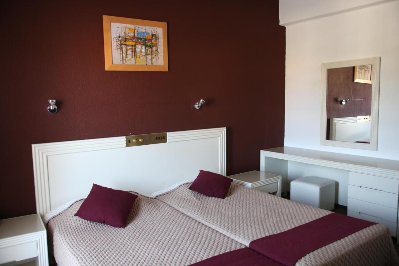 Kings Annex Aparthotel Пафос Екстериор снимка