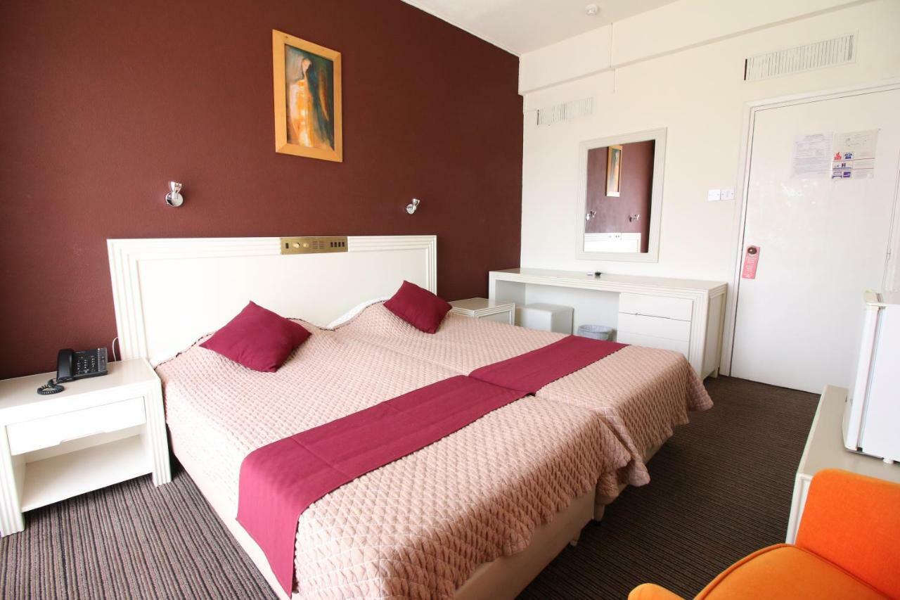 Kings Annex Aparthotel Пафос Екстериор снимка